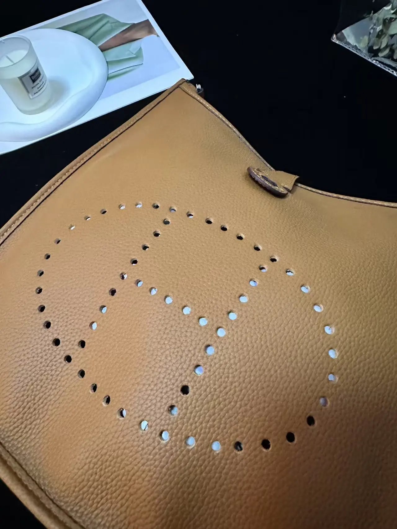 ⭐⭐H05⭐62 银扣按扣开 牛皮 斜挎包 女款金棕色 长29cm 宽8cm 高30cm 源源