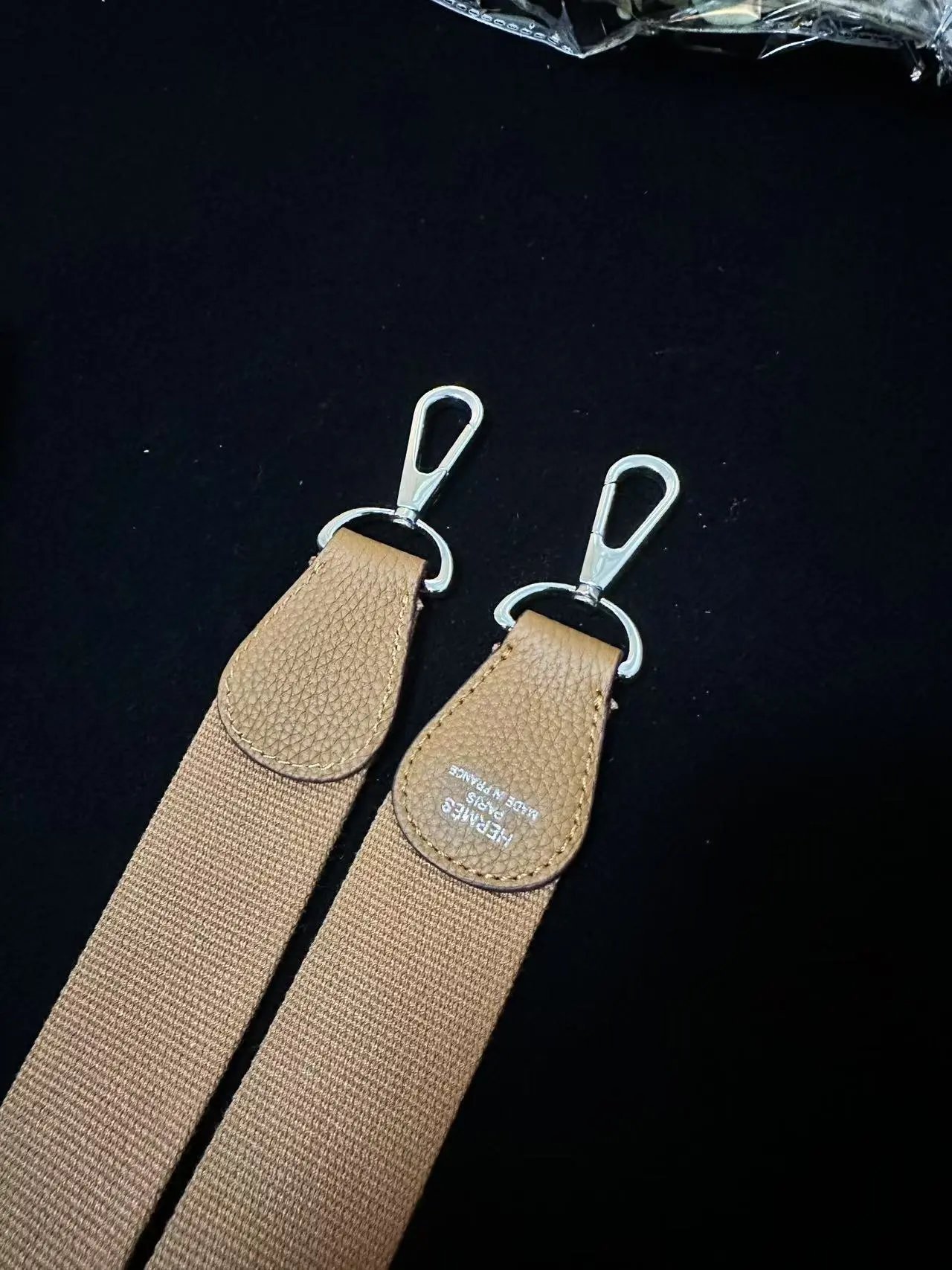 ⭐⭐H05⭐62 银扣按扣开 牛皮 斜挎包 女款金棕色 长29cm 宽8cm 高30cm 源源